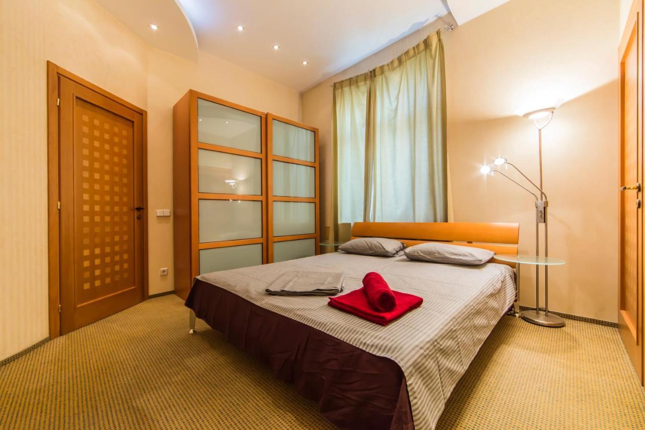 3-Room Apartments On Khreshchatyk. Building With Star Kiev Exterior foto